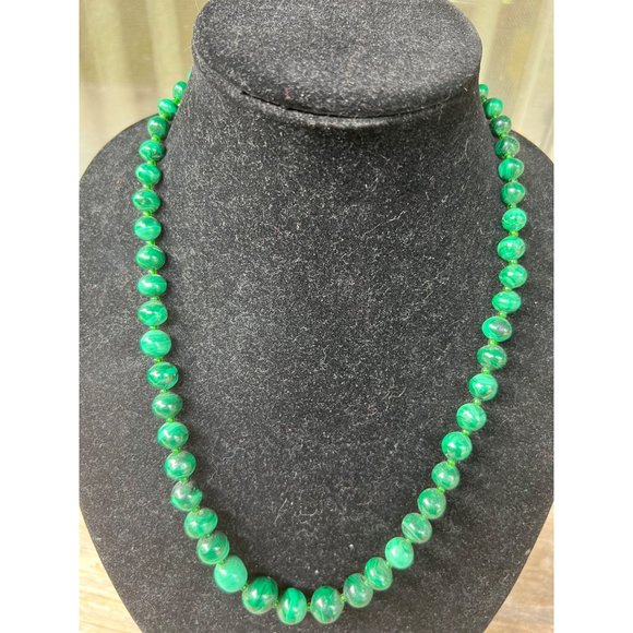 Vintage 24" Graduated Green Malachite Bead Necklace - Picture 2 of 7